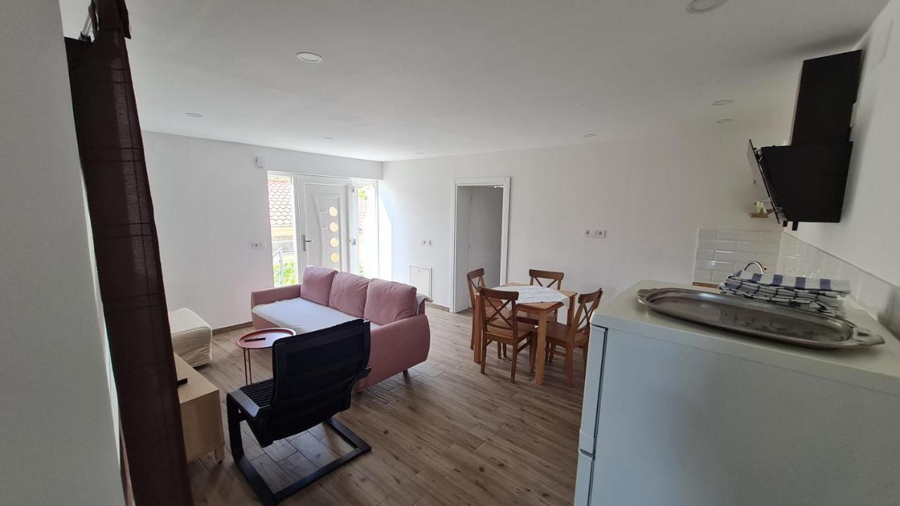 Apartmani Mlinar - One Bedroom Apartment With Seaview Grebaštica Buitenkant foto