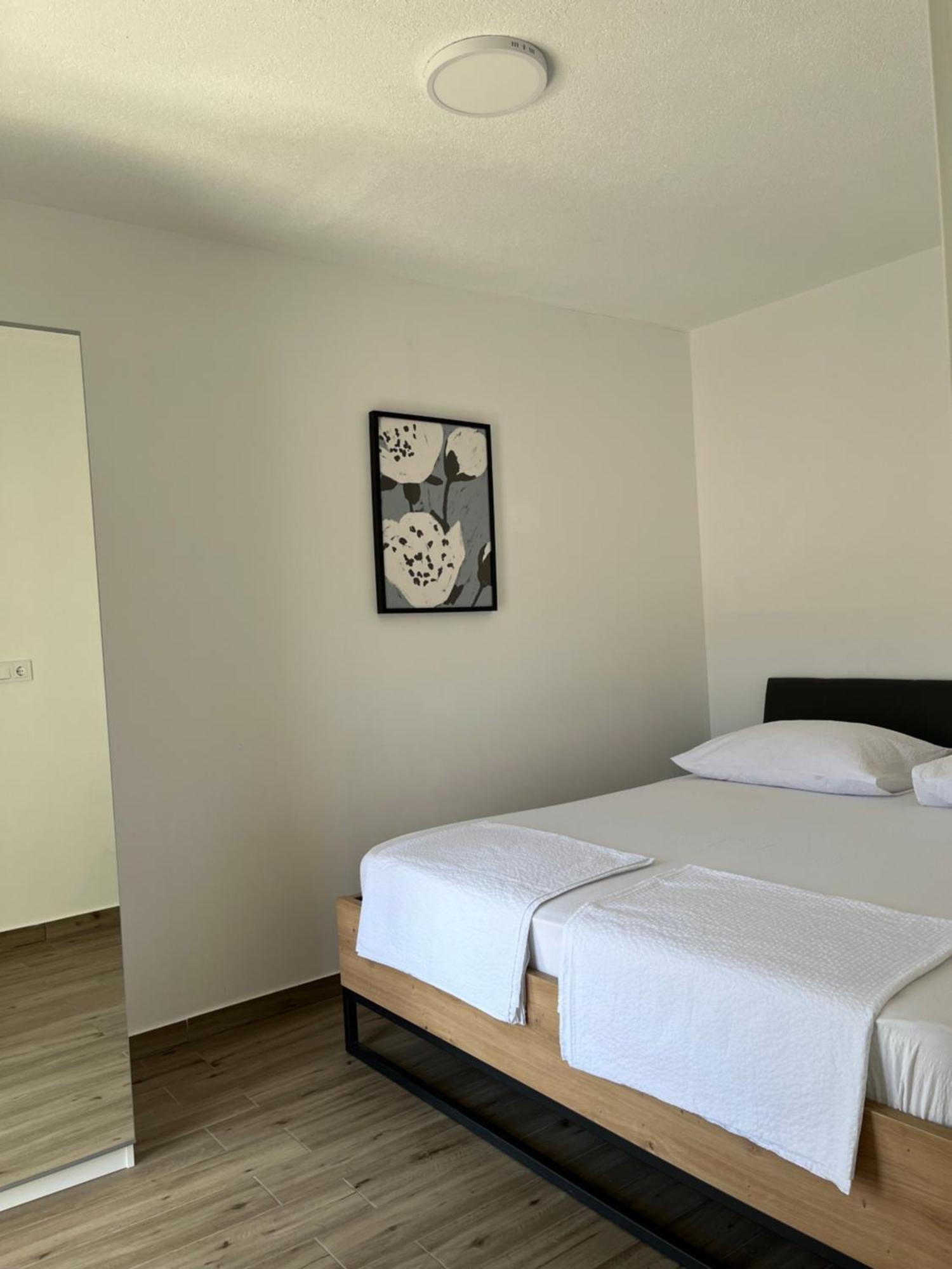 Apartmani Mlinar - One Bedroom Apartment With Seaview Grebaštica Buitenkant foto